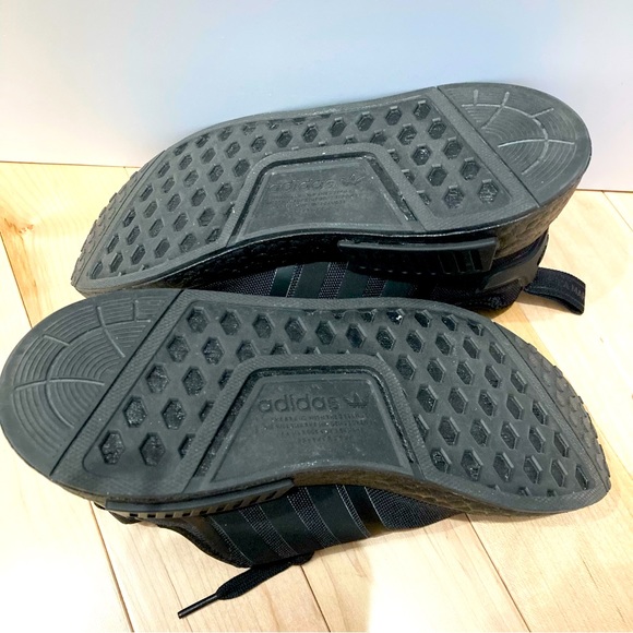 Adidas NMD-R1 Black Sneakers/Running Shoes Size 5 but fits like a woman’s 6 - Picture 6 of 8